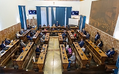 Scontro sul disagio minorile e i dati della Caritas: "Forniti per attaccare la Giunta". Ma l'opposizione attacca: "Non si pu&ograve; additare chi ci racconta la realt&agrave;"