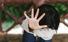 Presunti abusi su una 15enne a una festa di compleanno: indagato un 18enne