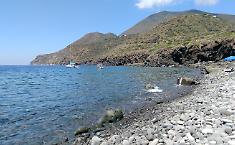 Filicudi insorge: l'impianto di dissalazione imposto senza consultare gli isolani mette a rischio la Posidonia e il sito archeologico