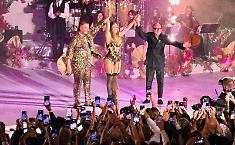 Jennifer Lopez a Taormina: &laquo;Ti amo, Italia!&raquo; e la popstar infiamma la platea (e canta un brano di Gino Paoli)