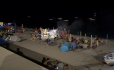 Ferragosto 2026, pienone in spiaggia a Letojanni per la notte pi&ugrave; lunga dell'estate: il video
