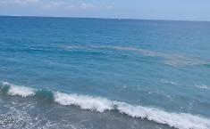 Marea di liquami nel mare della bandiera blu: allarme a Mazzeo