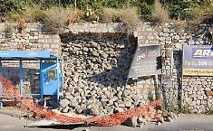 Taormina, frana muro sulla Ss 114: viabilit&agrave; solo rallentata