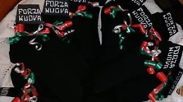 Calze Befana con simbolo Fn, Fiore: "Contestazioni ridicole"