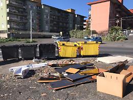 Catania, viale Benedetto Croce: discarica regolarmente alimentata