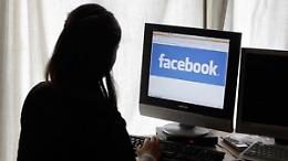 Adesca su Fb ragazzina ennese per avere foto e video di nudo: arrestato