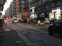 Catania: scarico merci in mezzo alla strada in via D'Annunzio