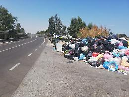 Agnone Bagni (SR): i rifiuti abbondano e l'acqua  scarseggia