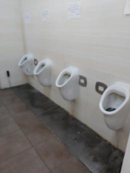 Il degrado nelle stazioni di servizio in Sicilia è normalità