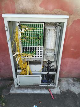 Catania: armadio telefonico senza nessuna protezione