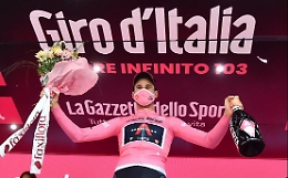 Giro d'Italia, Ganna vola a 108 km/h ed &egrave; maglia rosa