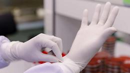 Covid, Regione "congela" appalto da 98.4 milioni per guanti chirurgici