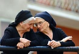 CATANIA VINTAGE, LA FEBBRE SOCIAL CHE CELEBRA IL NULLA CHE FU (CON SPRUZZATINA DI ZAUDDIT&Agrave;)