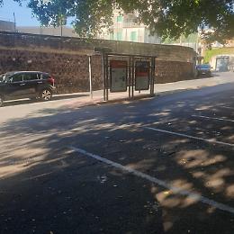 Catania: piazza Lanza, pensilina attesa AMT da rimuovere