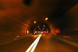 Scontro tra auto e Tir in galleria sulla Catania-Siracusa: due feriti