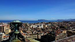 Palermo: eruzione dell'Etna vista dal tetto del teatro Massimo