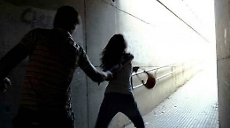E' ai domiciliari ma perseguita l'ex, lei si suicida