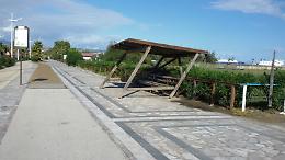 Catania, pensilina pericolante alla Plaia. Cosa aspettano? Che caschi in testa a qualcuno?