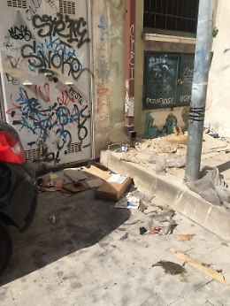 Catania, via Sisto - via Grotte Bianche: spazzatura non rimossa da pi&ugrave; di sei settimane
