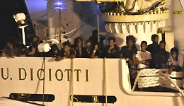 &laquo;Siamo innocenti&raquo;, presunti scafisti sbarco Diciotti interrogati a Messina