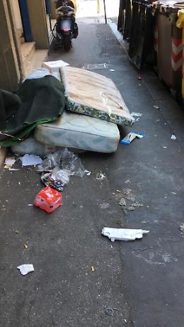 Catania: micro discarica in Via Duca degli Abruzzi