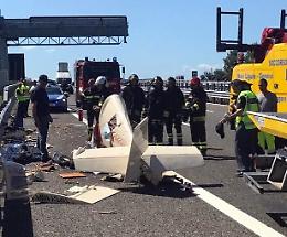 Alessandria, ultraleggero si schianta sull'autostrada A26: morto il pilota