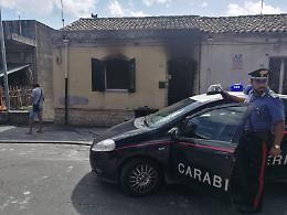Calatabiano: incendio in una casa, due carabinieri intossicati per salvare dei cani