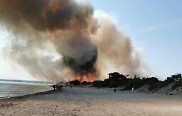 Marsala, in fiamme un lido che si stava preparando alla riapertura