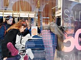 L'ondata dei saldi in Sicilia frenata da e-commerce e Black Friday