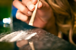 Sniffa cocaina e va in crisi respiratoria, salvato un 17enne