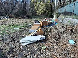 Pedara: eterna discarica nel Parco dell'Etna zona Tarderia