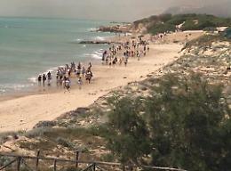 Scoglitti, piromani danno fuoco al canneto, terrore al Club Med