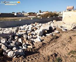 Triscina, le prime cinque case abbattute ma detriti restano sulla spiaggia