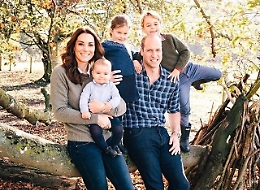 William e Kate in jeans: gli auguri di Natale "sportivi" dei duchi di Cambridge