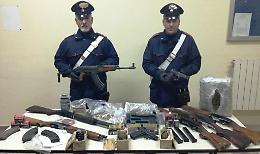 Era il custode delle armi e della droga dei clan di Patern&ograve;: arrestato