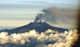 Emissione di cenere dall'Etna, chiuso uno spazio aereo su Catania
