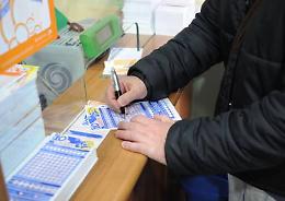 E chi ha vinto 130 milioni al Superenalotto dovrà versarne 15 al Fisco