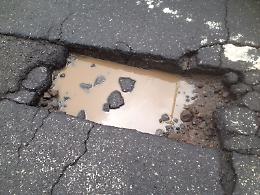 Strade a rischio trappola: le &ldquo;buche killer&rdquo; della provincia e l&rsquo;allarme dopo l&rsquo;incidente a Pachino