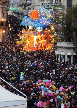 Pienone al Carnevale di Acireale: le foto dei carri e delle maschere