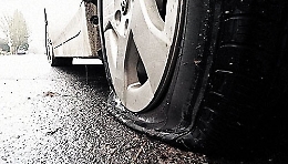 Danneggia auto del convivente dopo lite, donna denunciata a Siracusa