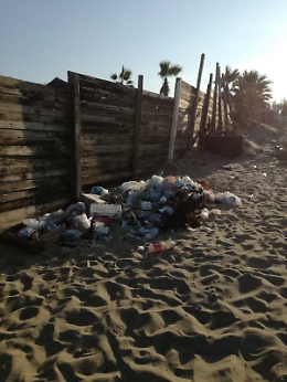 Catania, Plaja: dietro il lido la "sorpresa"