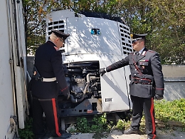 Riciclavano i pezzi di mezzi pesanti rubati: arrestati due fratelli