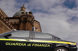 Turismo, frode sui fondi regionali: arrestato imprenditore, 18 indagati