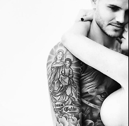 Nara-Icardi coppia hot sui social: alle critiche rispondono con nuove foto