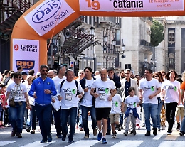 Corri Catania, la marea bianca si riappropria della citt&agrave;: ecco 100 foto dell'evento