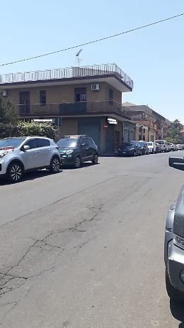 Catania: molte strade della città sono occupate da vetture a scopo commerciale