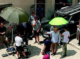 Camilleri, il dolore nei luoghi di Montalbano (ma le riprese proseguono)