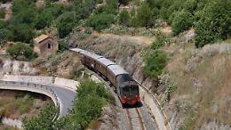 Omaggio a Camilleri
Tre giorni di eventi 
con i Treni del gusto