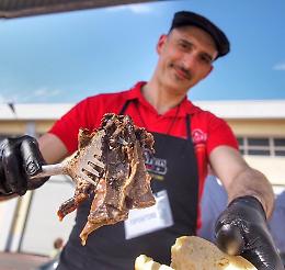 Il prosciutto cotto è di pecora siciliana
da degustare con i vini dell'Etna