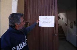 Dentro la casa degli orrori di Licata l'Sos della “principessa” nel tema «Si mangia cacca»